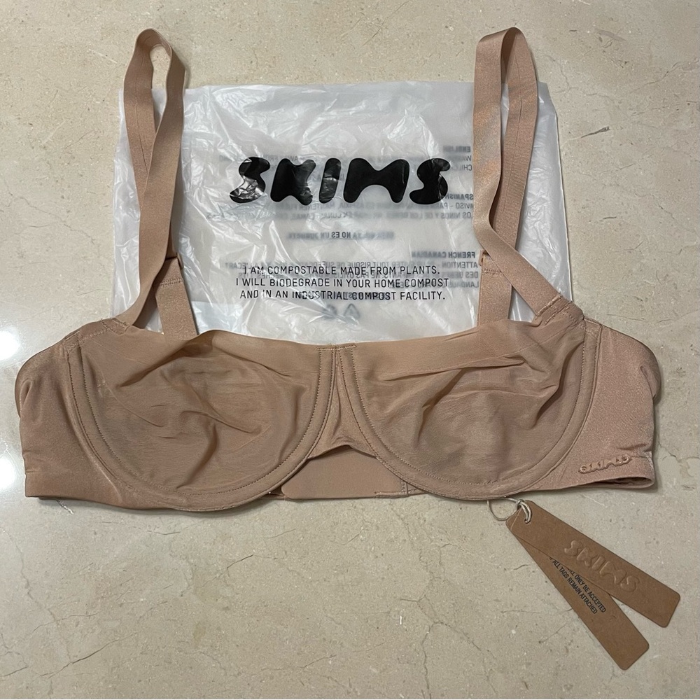 SKIMS NO SHOW MOLDED UNLINED BALCONETTE BRA - CLAY